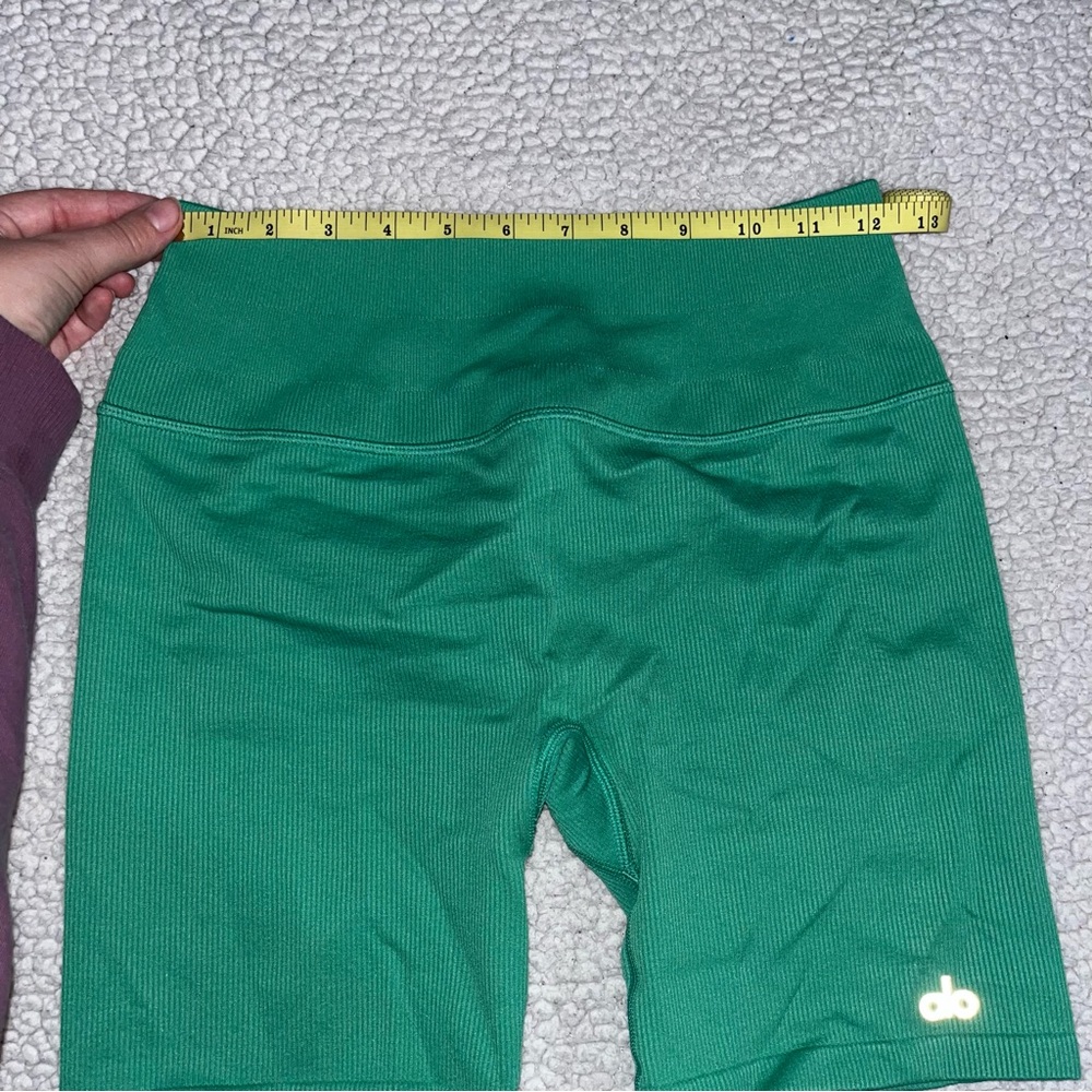 Alo Seamless Shorts - Picture 7 of 11
